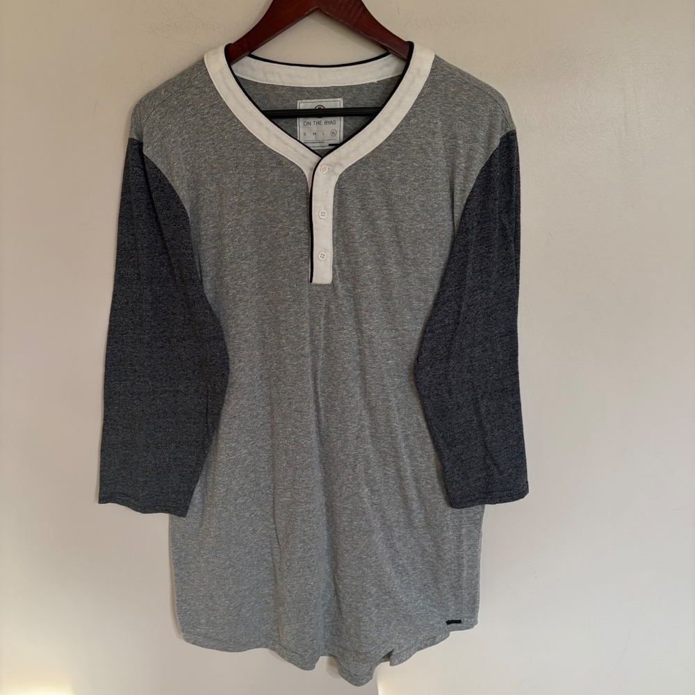 On The Byas Mens XL Henley Shirt Gray Raglan 3/4 Sleeve Baseball Tee Curved Hem